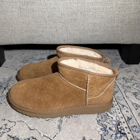 UGG Mini Boot Chestnut - Picture 2 of 8